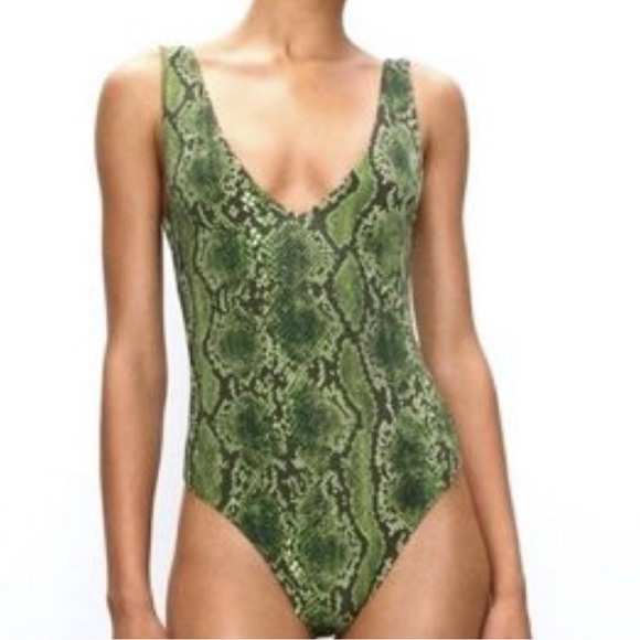Aritzia Babaton Light Snakeskin Print Python Contour Bodysuit Size Small - Picture 6 of 6